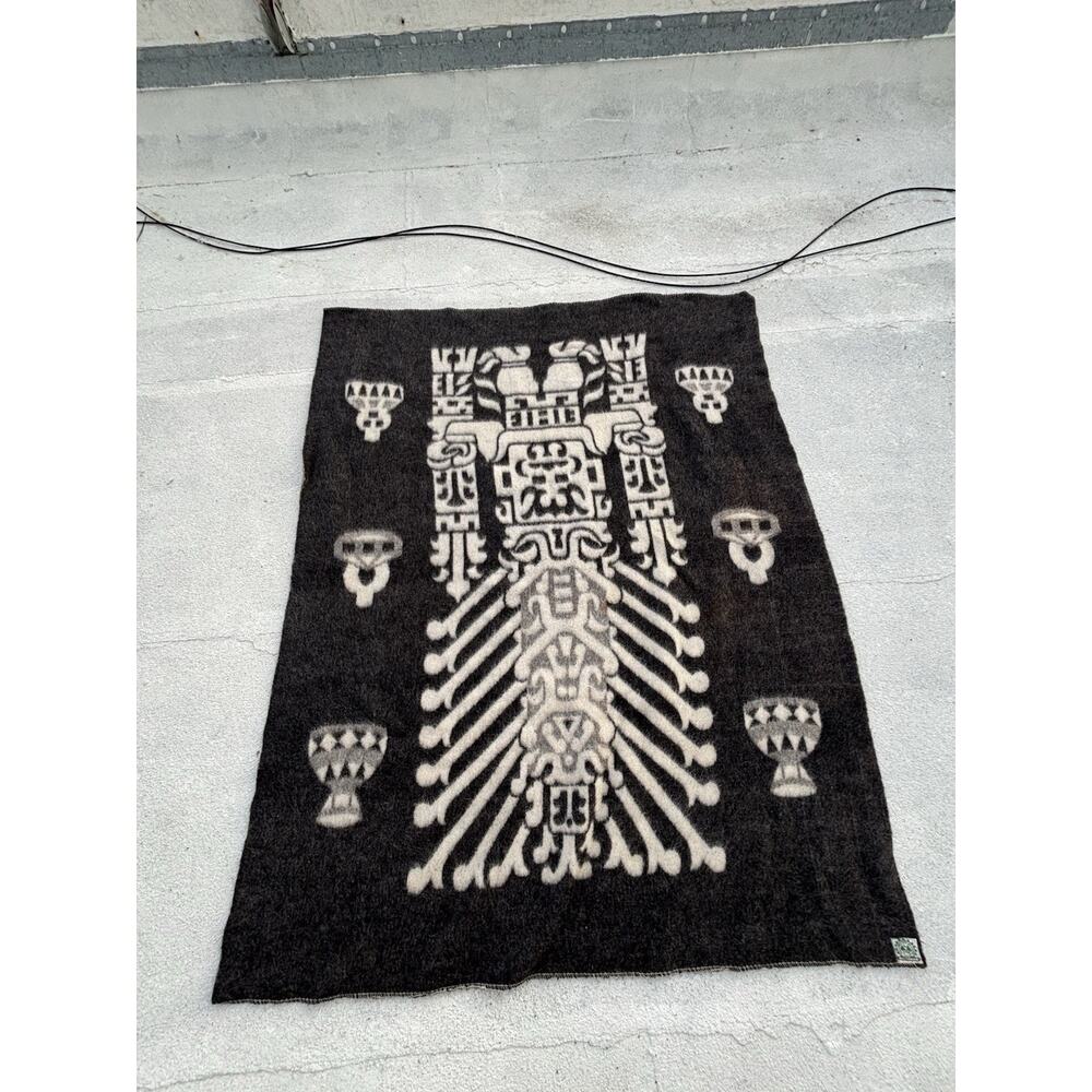 BEAUTIFUL WOOL BLANKET FROM PERU HUANCATEX 80 X 62” BLACK, WHITE INDIGENOUS
